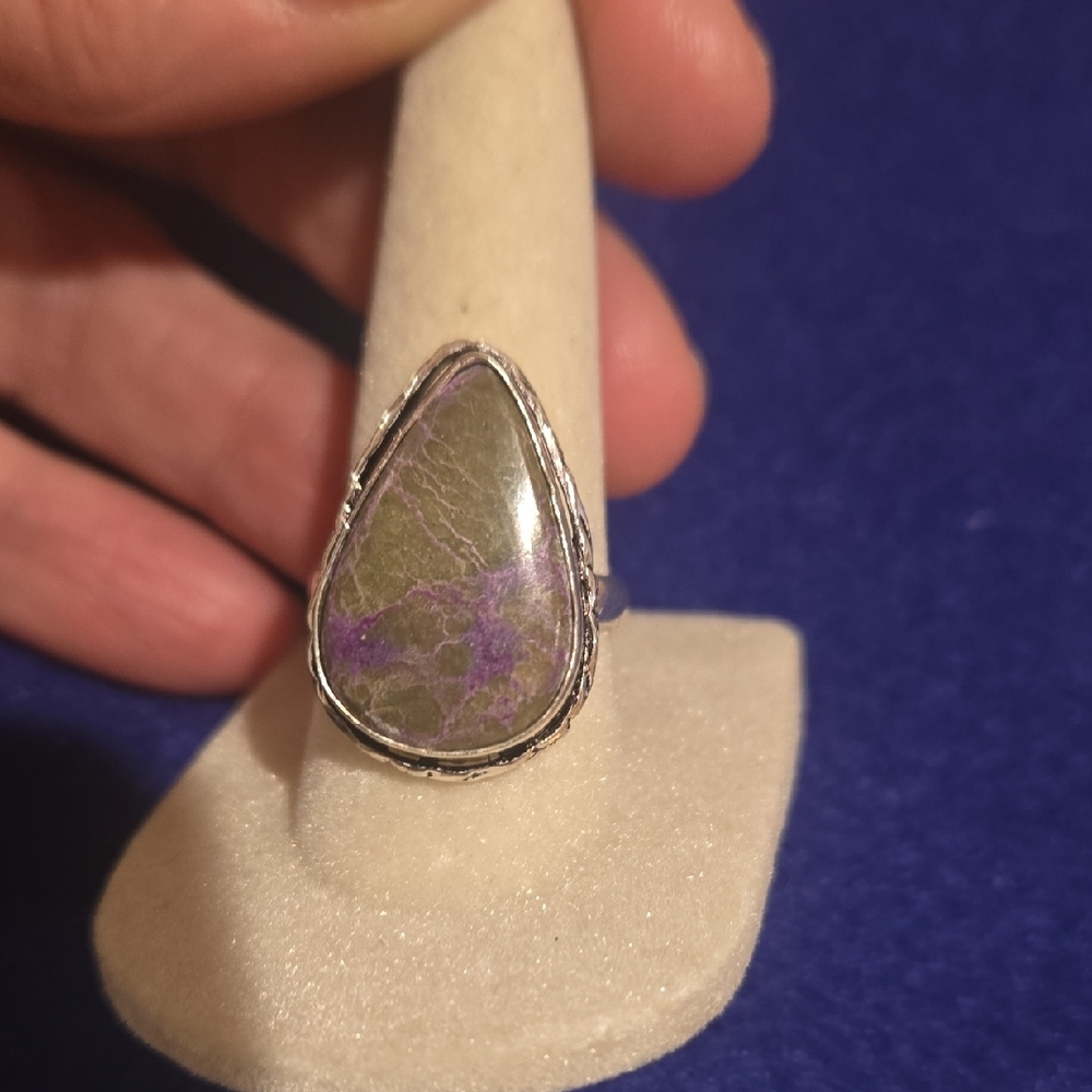 Elegant Atlantiste Teardrop Ring